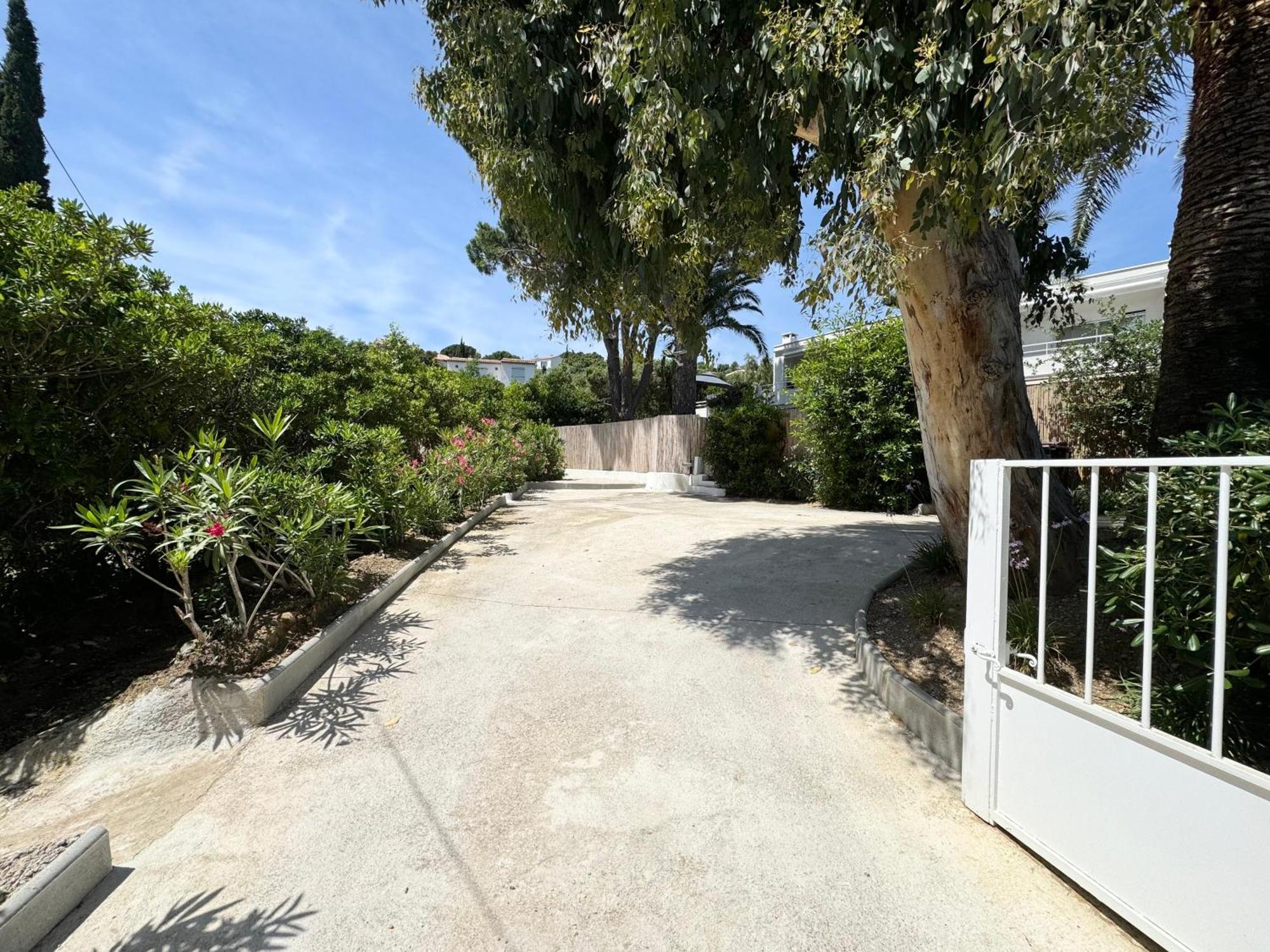 Appartement 1Ch Avec Terrasse Et Jardinet A 400M De La Plage Cavalaire-sur-Mer Kültér fotó